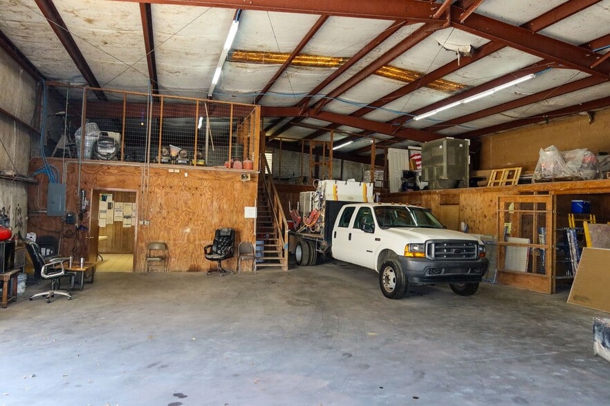 More Photos Of 362 Oakfield Rd, Pensacola Warehouse For Sale