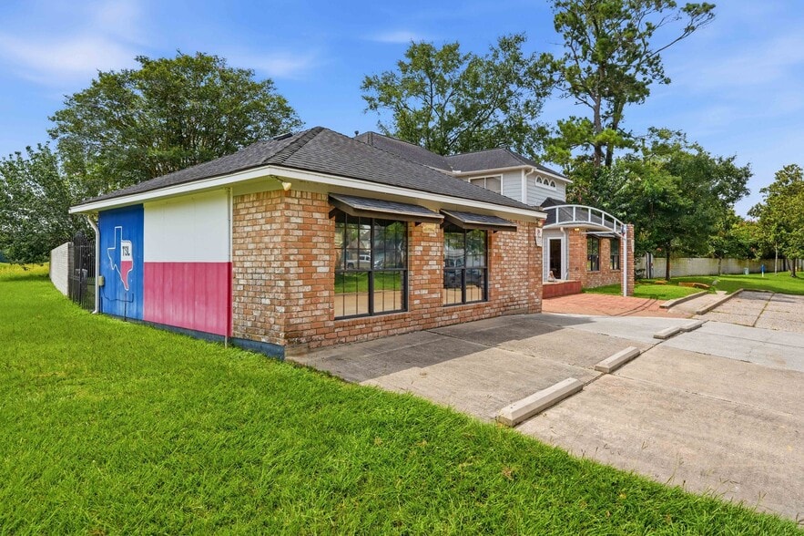 More Photos Of 13700 Lakewood Forest Dr, Houston Office For Sale