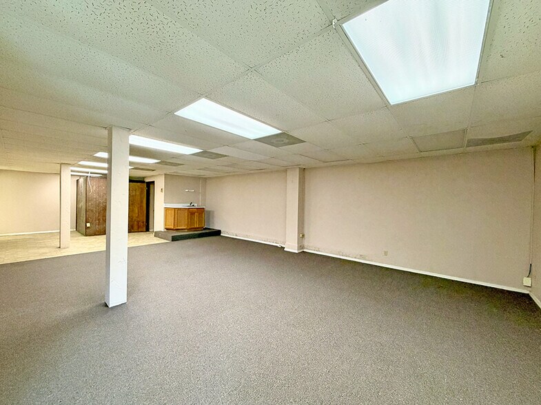 More Photos Of 531 Vandalia St, Collinsville Office For Sale