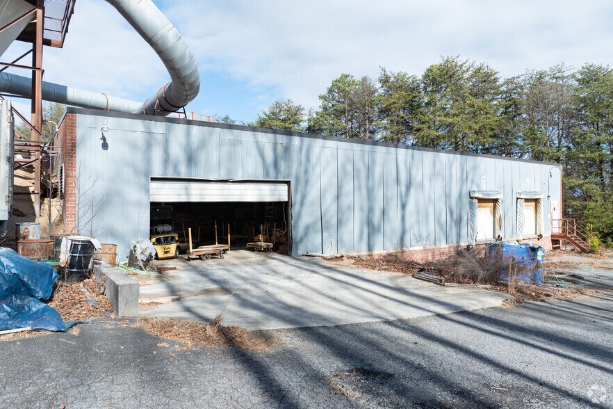 More Photos Of 980 3rd Ave SE, Hickory Warehouse For Lease