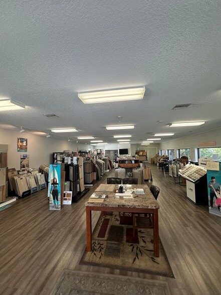 More Photos Of 3480 S US Highway 27, Fruitland Park Showroom For Lease