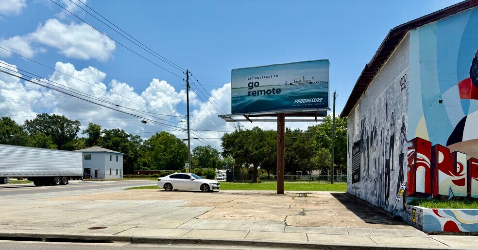 More Photos Of 294 Main St, Biloxi General Retail For Sale