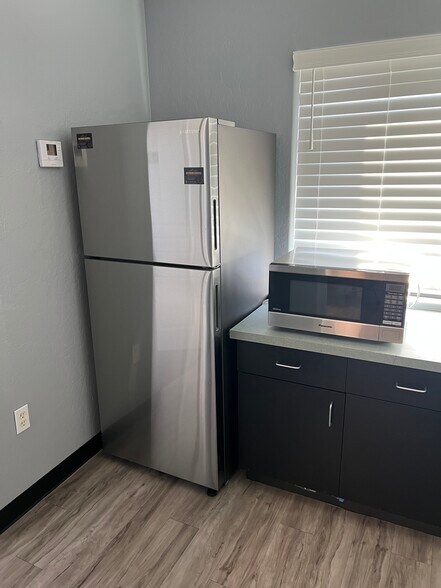 More Photos Of 16448 N 40th St, Phoenix Loft Creative Space For Sale