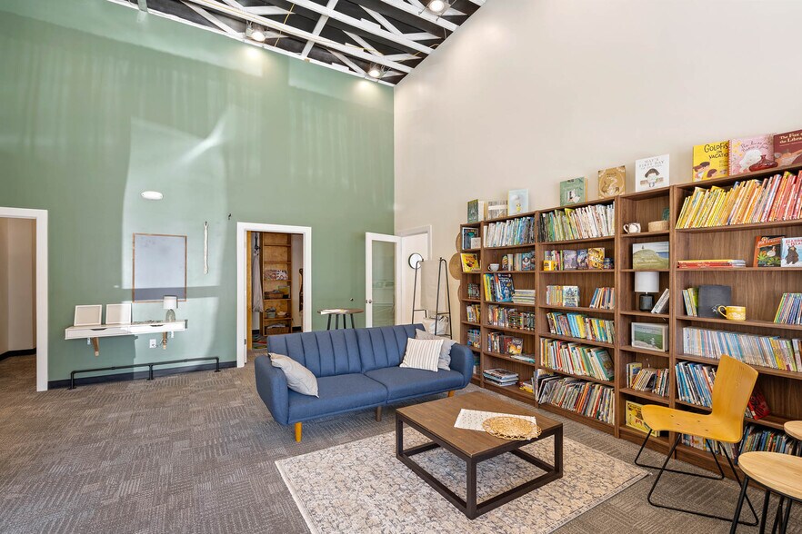 More Photos Of 19066 Willamette Dr, West Linn Freestanding For Lease