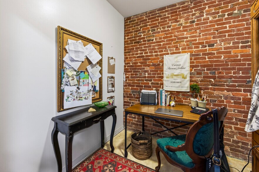 More Photos Of 107 W Commercial Ave, Monterey Office For Sale