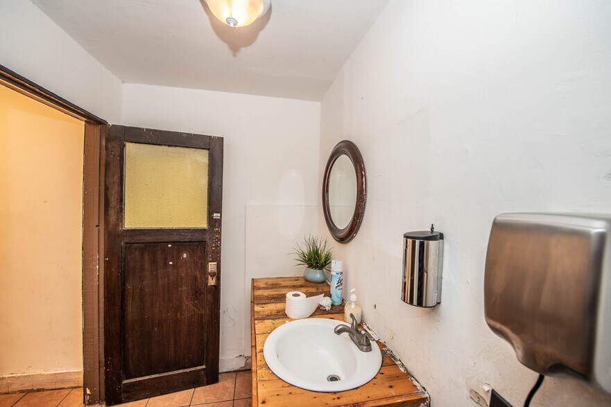 More Photos Of 2184-2186 Logan Ave, San Diego Office For Lease