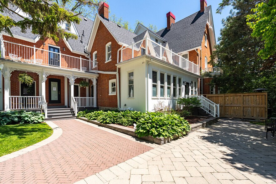More Photos Of 343 Main St E, Picton Hotel For Sale
