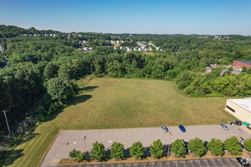 More Photos Of 101 Technology Dr, Coraopolis Warehouse For Lease