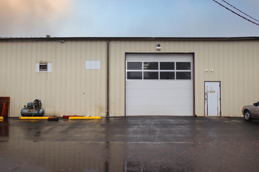 More Photos Of 20551 Builders St, Bend Manufacturing For Lease