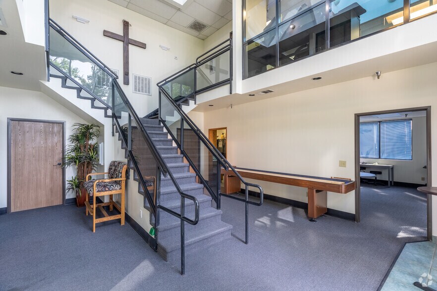 More Photos Of 6459 Box Springs Blvd, Riverside Manufacturing For Lease