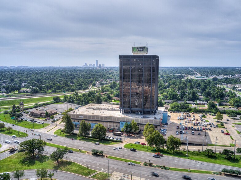 More Photos Of 1900 NW Expressway, Oklahoma City Office For Lease