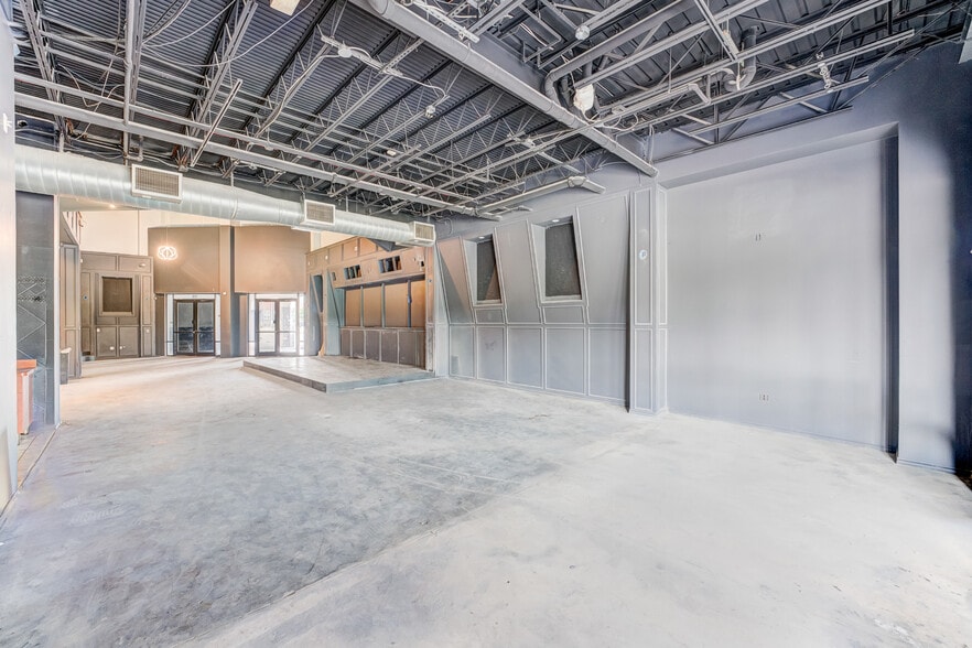 More Photos Of 324 Fm-1960 Rd, Houston General Retail For Sale