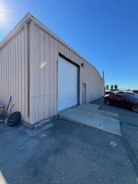 More Photos Of 1462 N Red Gum St, Anaheim Contractor Storage Yard For Lease