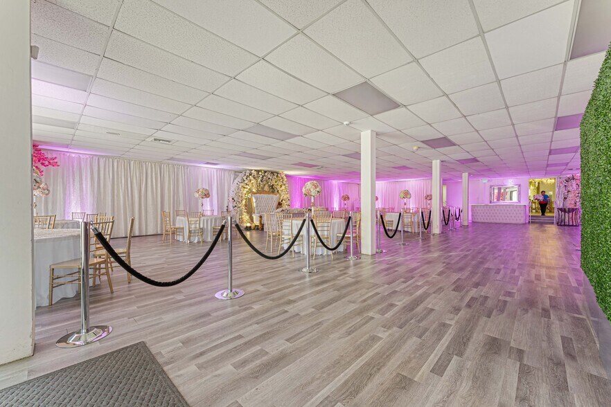 More Photos Of 6265 Van Nuys Blvd, Van Nuys Storefront For Sale