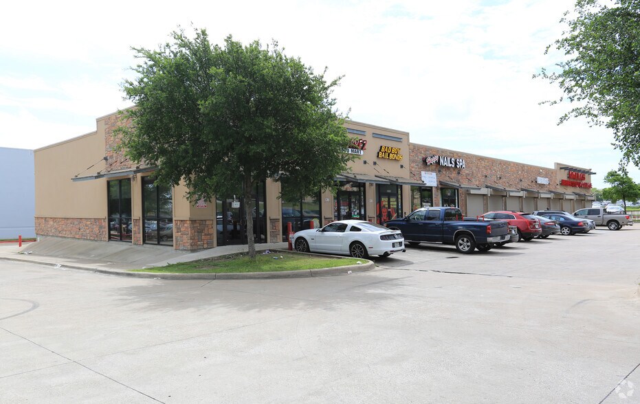 Primary Photo Of 8438 Old Hickory Trl, Dallas Unknown For Lease