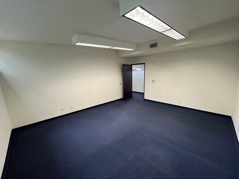 More Photos Of 1 Valley Sun Ln, La Cañada Flintridge Medical For Lease