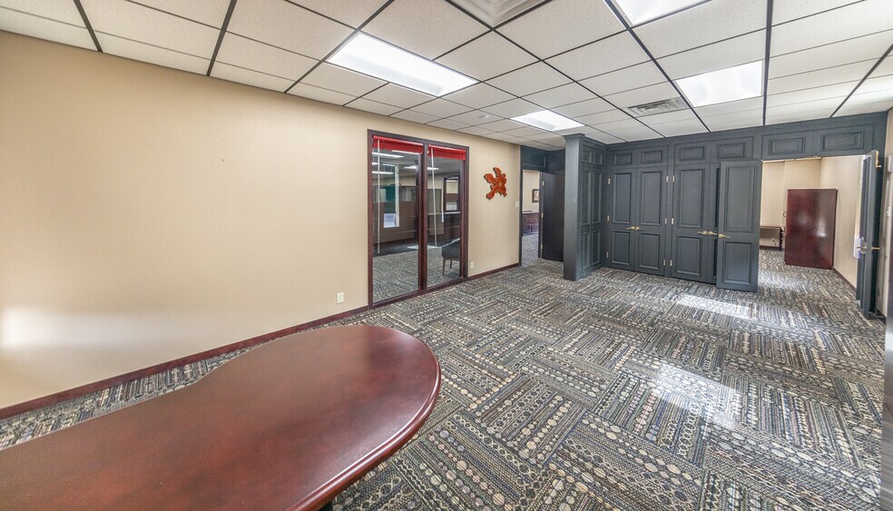 More Photos Of 23 Briercroft Office Park, Lubbock Office For Lease