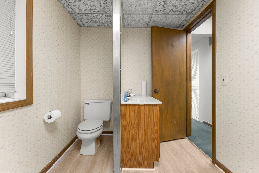 More Photos Of 6336 Fox Ave, Allen Park Office For Sale