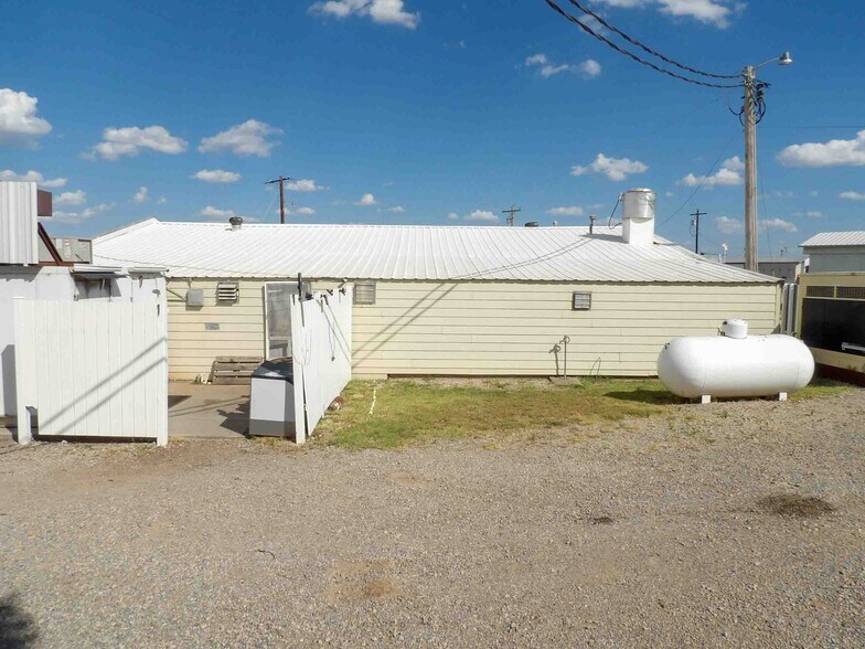 More Photos Of 245971 E Country Rd, Canton Service Station For Sale