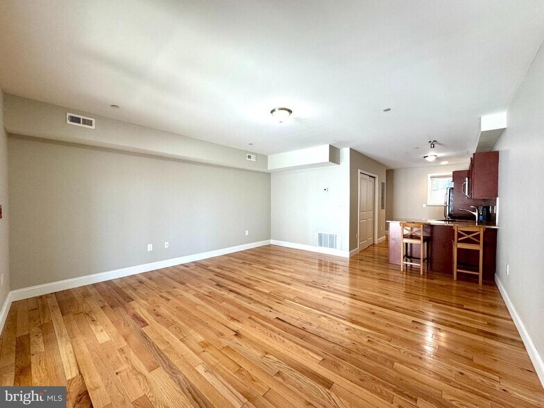 More Photos Of 1014 E Moyamensing Ave, Philadelphia Multifamily For Sale