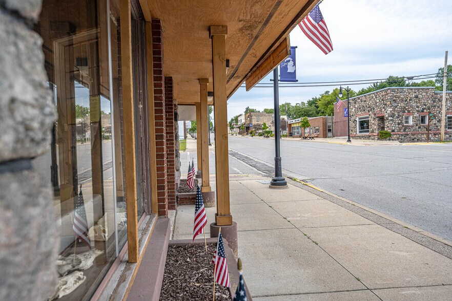 More Photos Of 300 S 2nd St, Lincoln General Retail For Sale