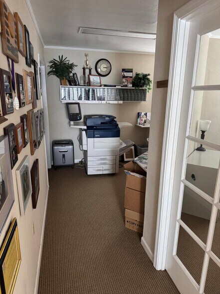 More Photos Of 725 Harbor Blvd E, Destin Medical For Sale