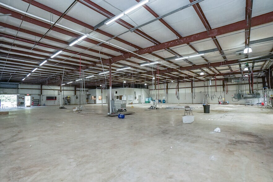 More Photos Of 360 Commerce Blvd, Bogart Distribution For Sale