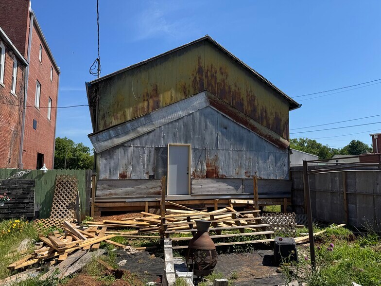 More Photos Of 123 Water St, Horse Cave Storefront Retail Residential For Sale