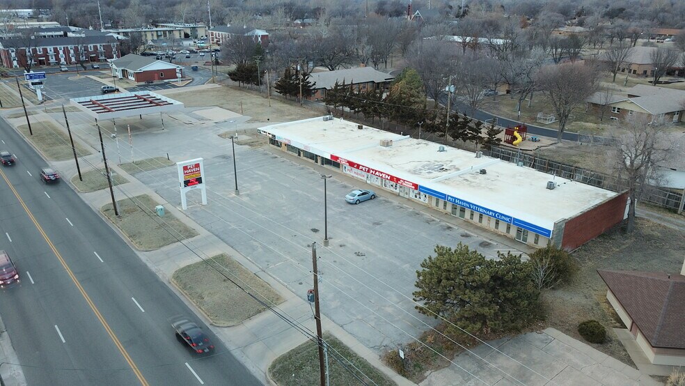 More Photos Of 2518-2536 W 13th St, Wichita Auto Repair For Lease
