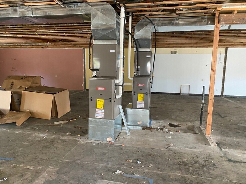 More Photos Of 402 Vine St, Atwood Freestanding For Sale