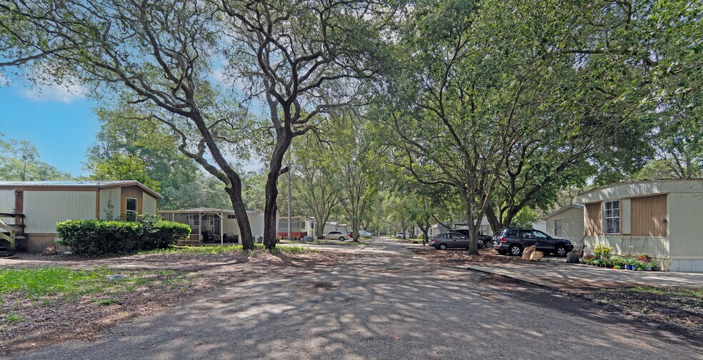 Primary Photo Of 14455 E Highway 25, Ocklawaha Manufactured Housing Mobile Home Park For Sale