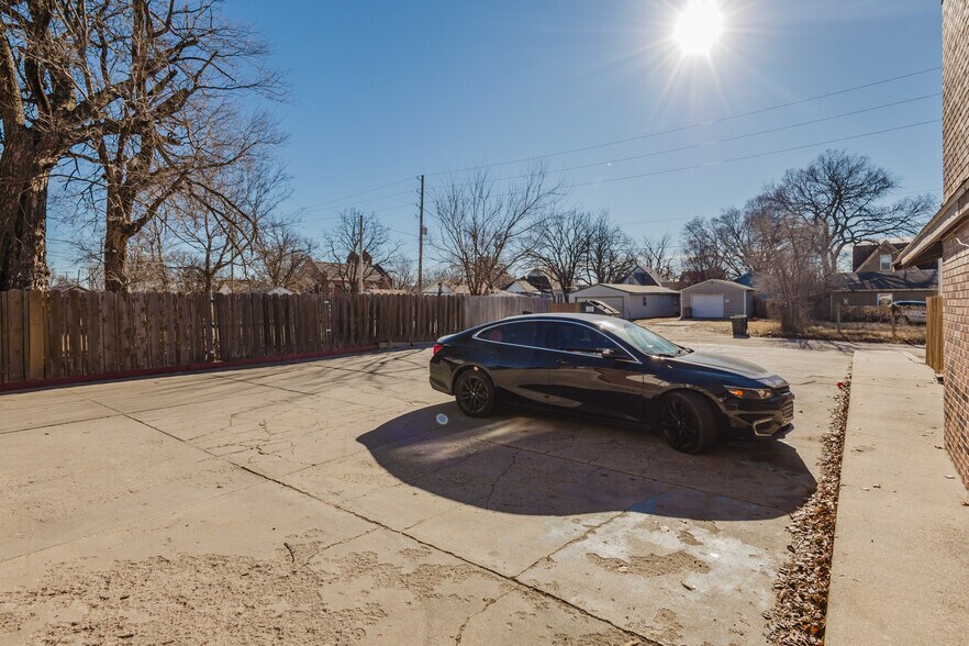 More Photos Of 401 E Avenue A, Hutchinson Apartments For Sale