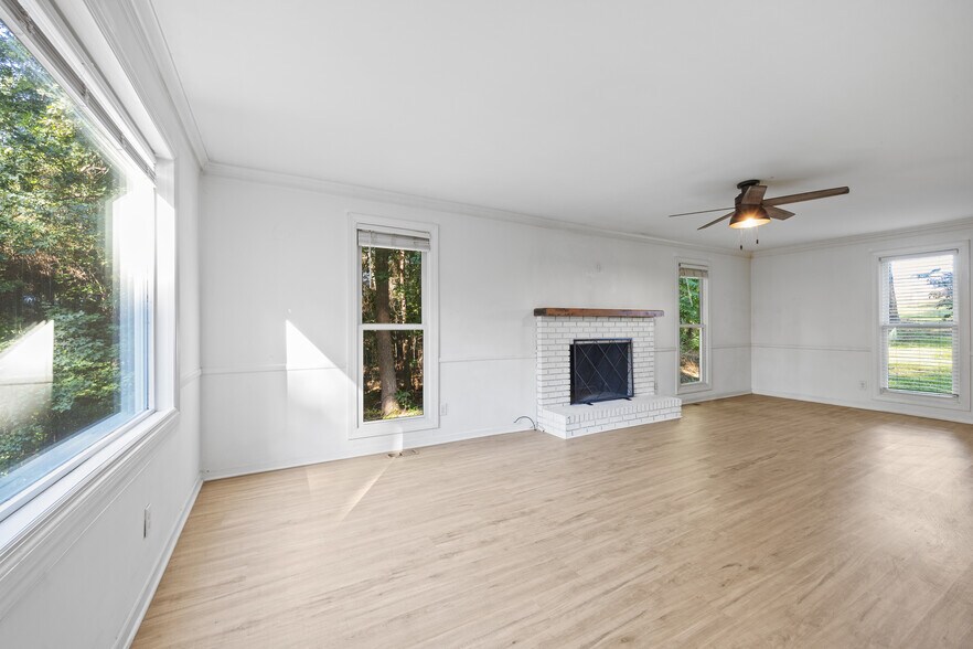 More Photos Of 5037 Sunset Blvd, Lexington Office For Sale