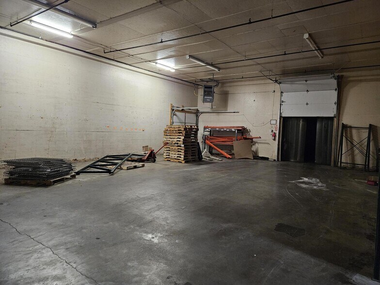 More Photos Of 102 Railroad Ave NE, Aberdeen Flex For Sale