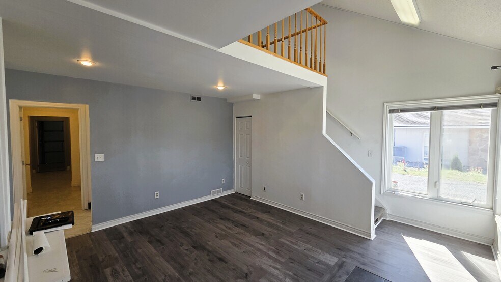 More Photos Of 1044-1058 Gardiners Rd, Kingston Office For Lease