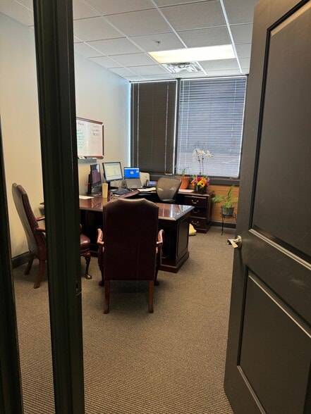 More Photos Of 2200-2300 Sutherland Ave, Knoxville Office For Lease