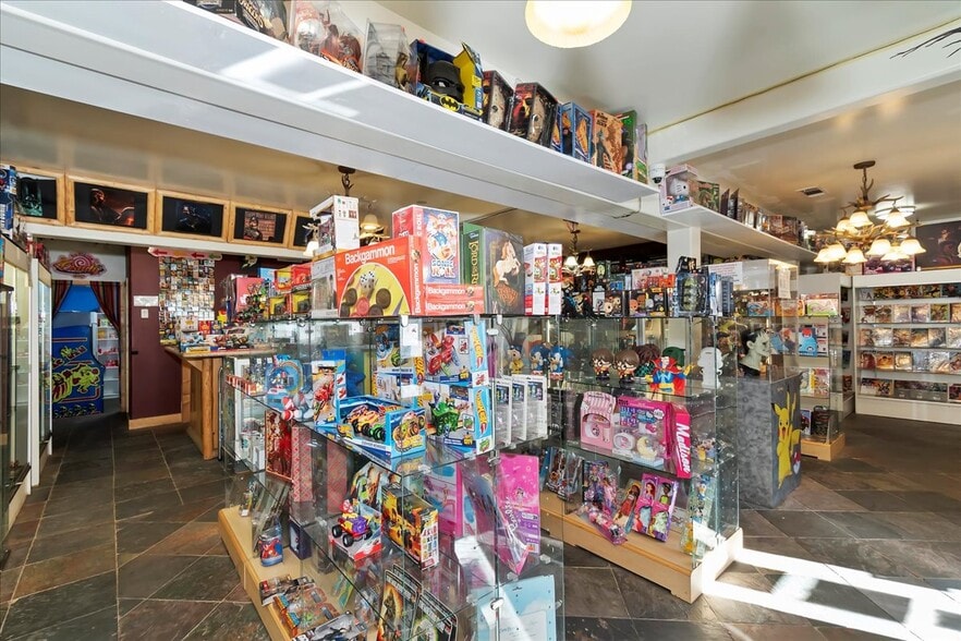 More Photos Of 40716 Village Dr, Big Bear Lake Freestanding For Sale