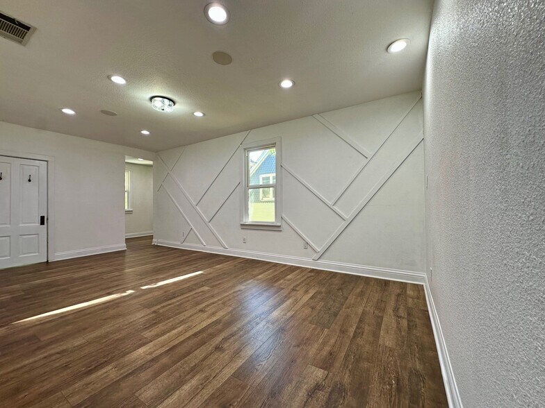 More Photos Of 348-350 Cernon St, Vacaville General Retail For Lease