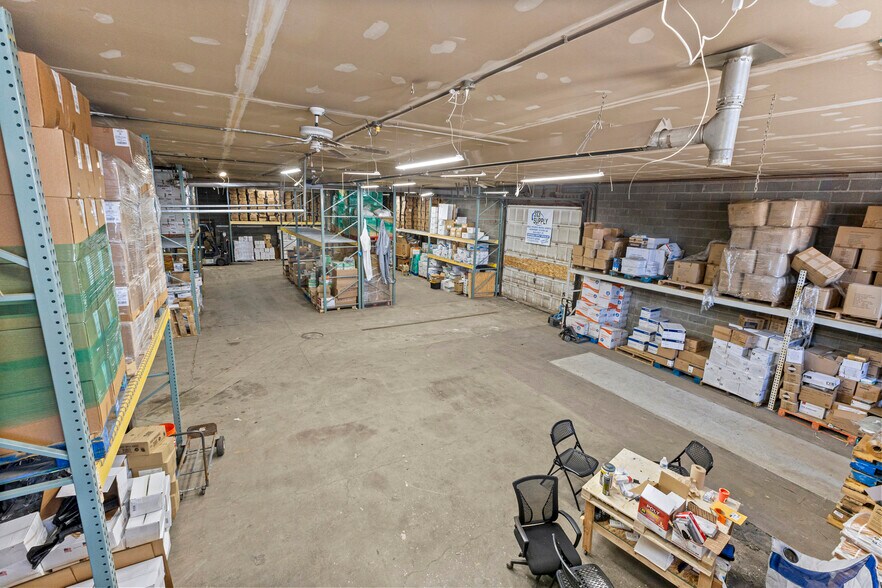 More Photos Of 26289 W Eight Mile Rd, Redford Township Manufacturing For Lease