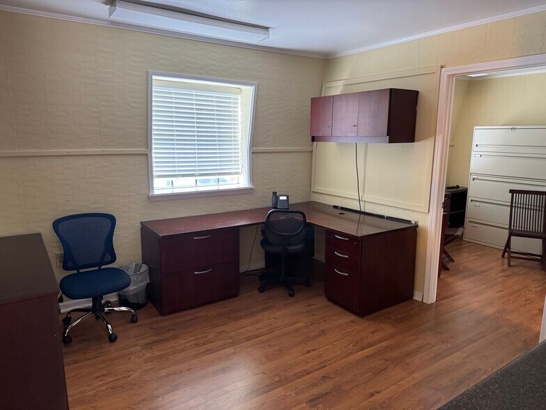 More Photos Of 725 Harbor Blvd E, Destin Medical For Sale