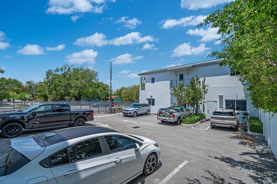 More Photos Of 3305 SW 37th Ave, Miami Office For Sale