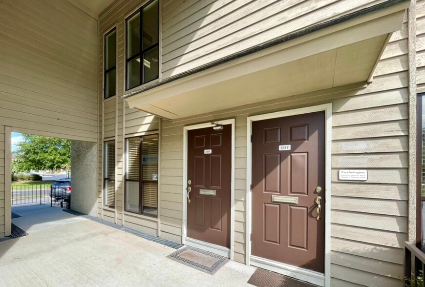 More Photos Of 351 Commercial Dr, Savannah Office Residential For Lease