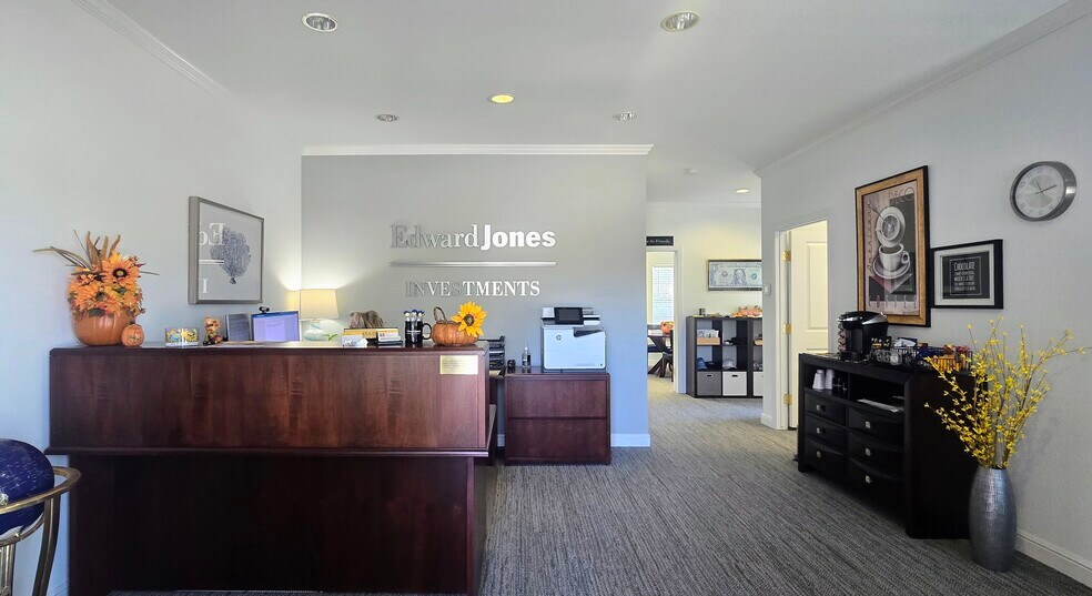 More Photos Of 1205 Bent Oaks Ct, Denton Office For Sale