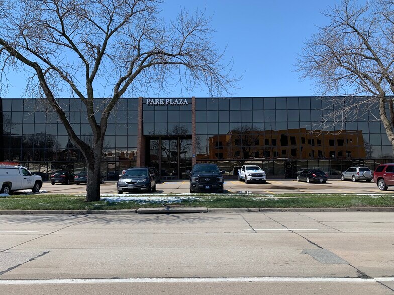 More Photos Of 301 S 70th St, Lincoln Office For Lease