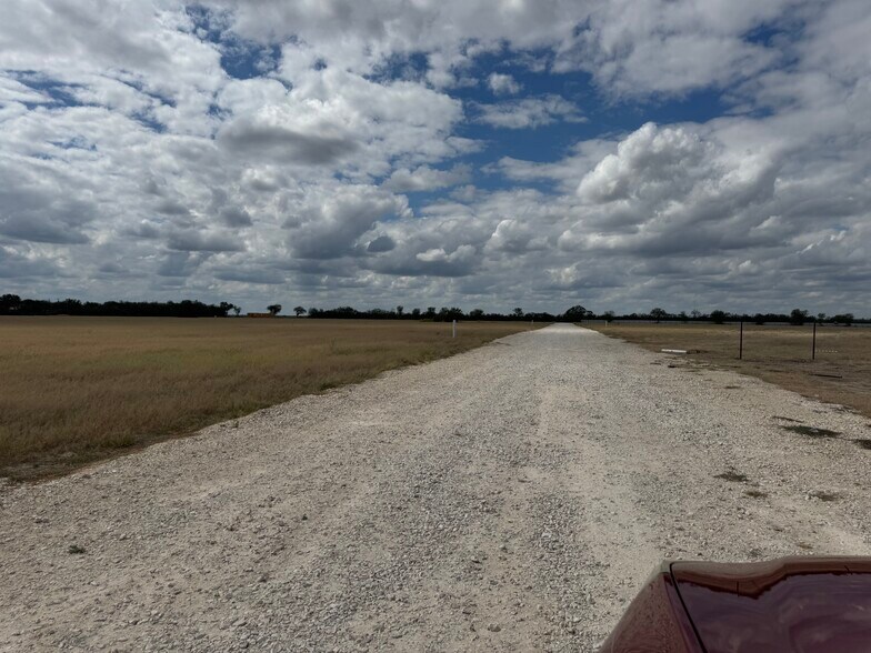 More Photos Of Lot 8 Summerwood Ln, La Pryor Land For Sale