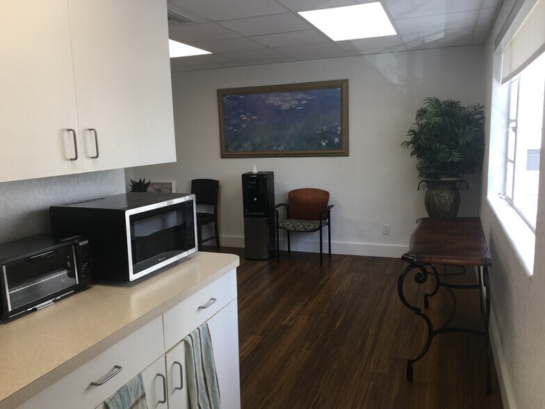 More Photos Of 575 S 2nd Ave, Saint Petersburg Loft Creative Space For Lease