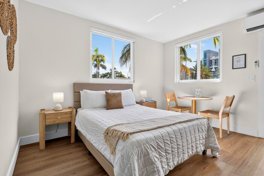 More Photos Of 327 Harding St, Hollywood Hotel For Sale