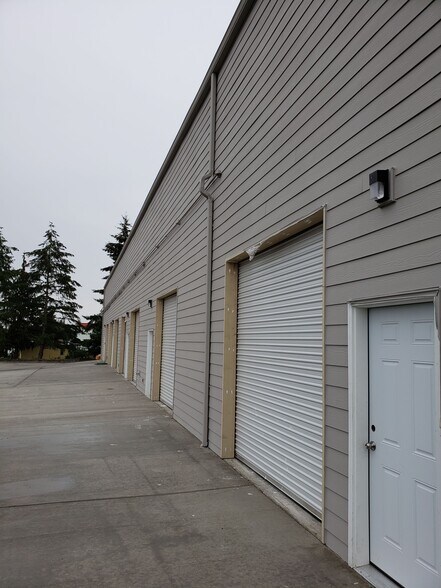 More Photos Of 13131 Mukilteo Speedway, Lynnwood Warehouse For Lease