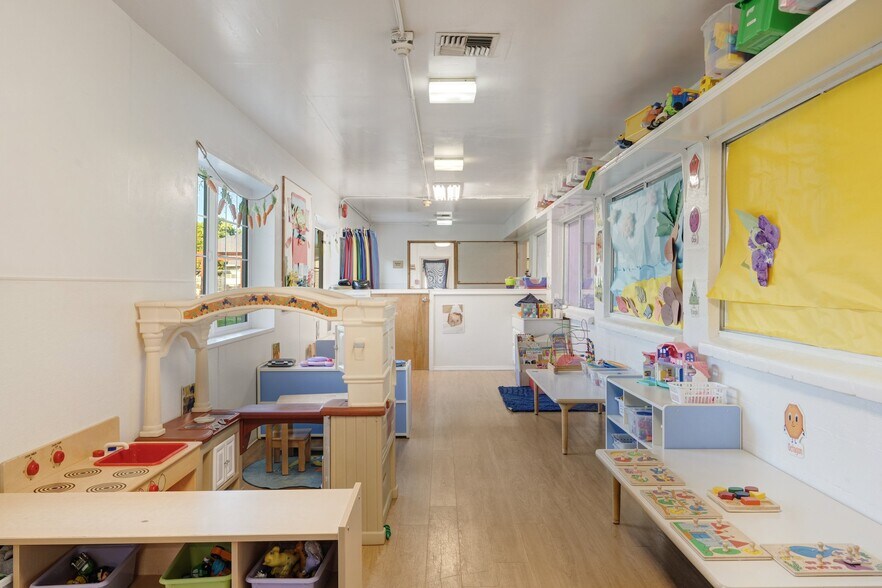 More Photos Of 814 Comstock St, Richland Daycare Center For Sale