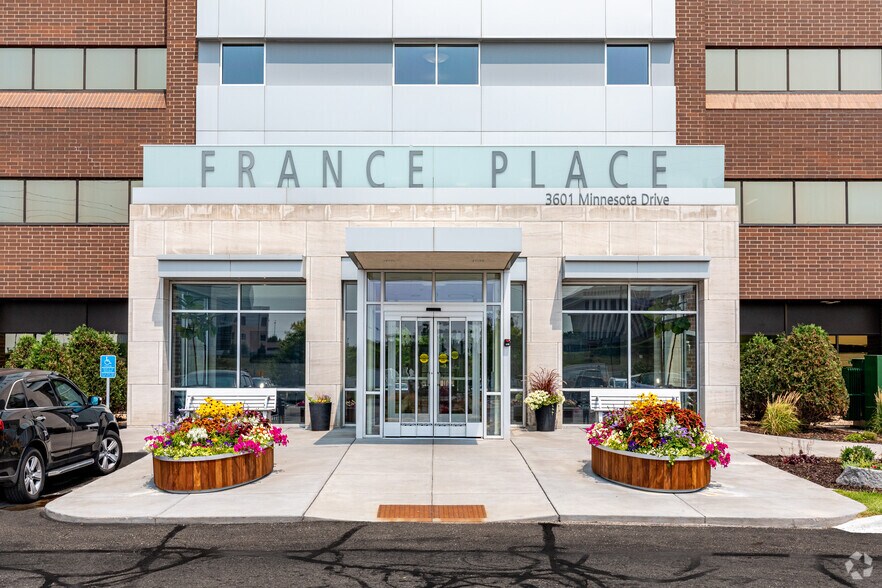 More Photos Of 3601 Minnesota Dr, Bloomington Medical For Lease